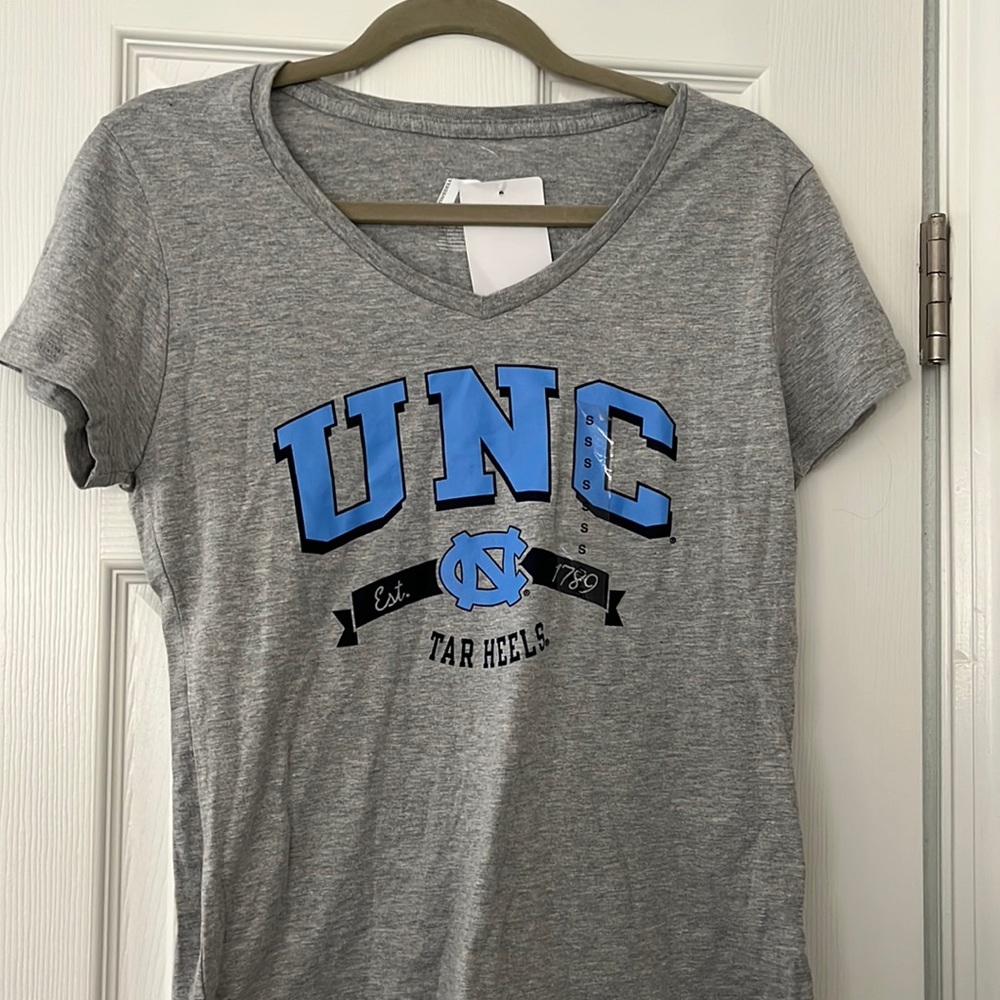 𝅺Women North Carolina tarheels unc vneck T-shirt S